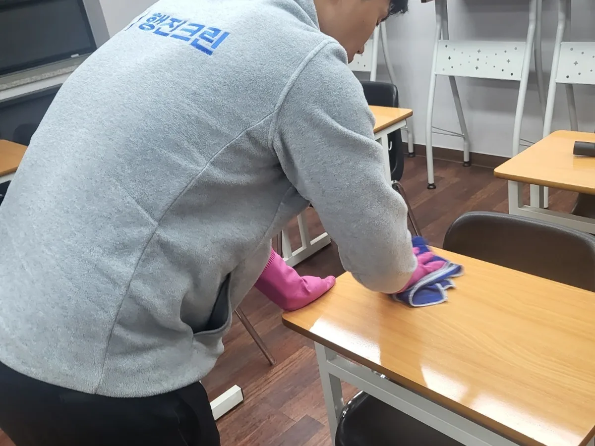 수원시 권선구 구운동 강의실 책상·집기 위생 청소 사례 - 행진크린
