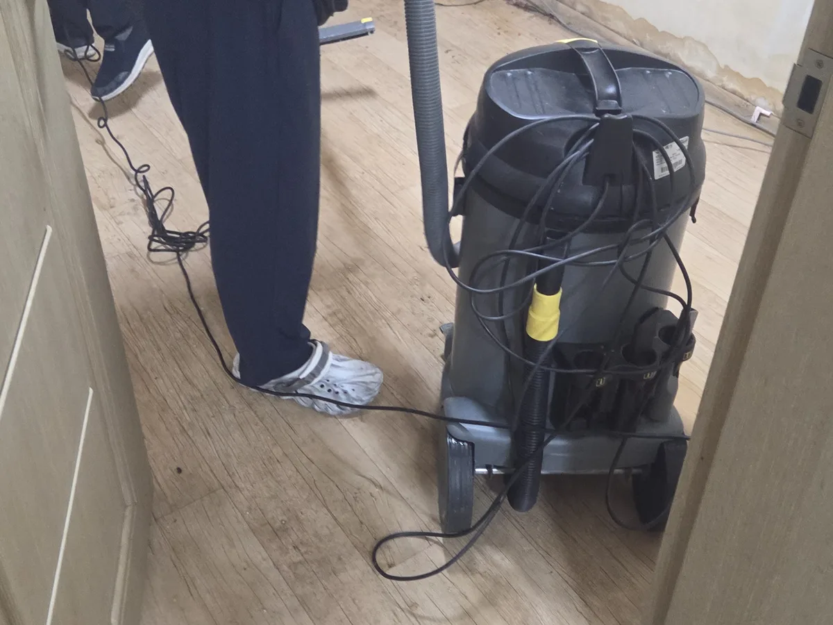 의왕시 삼동 사무실 지하 주차장 장비 주변 정밀 위생청소 사례 - 행진크린