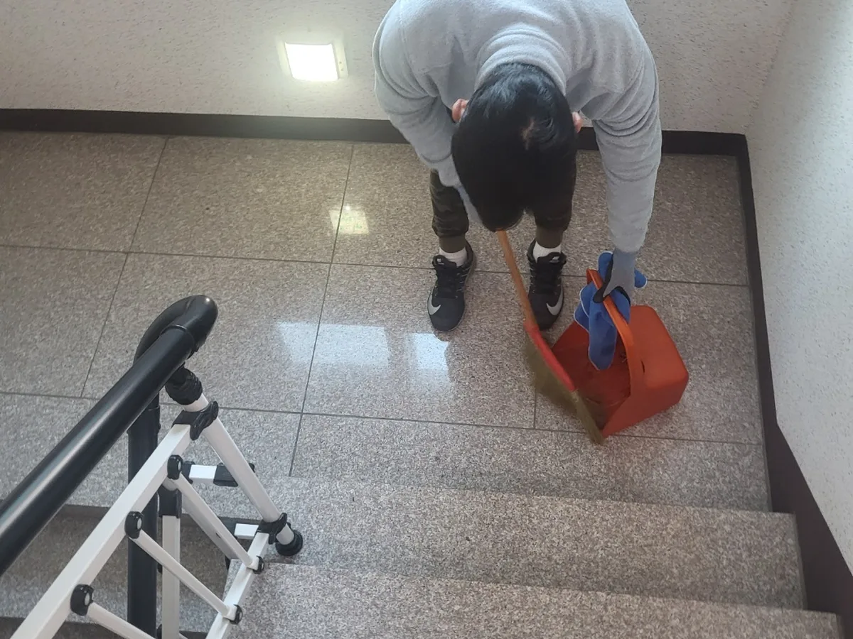 의왕시 삼동 건물 공동현관 장비 주변 정밀 위생청소 사례 - 행진크린